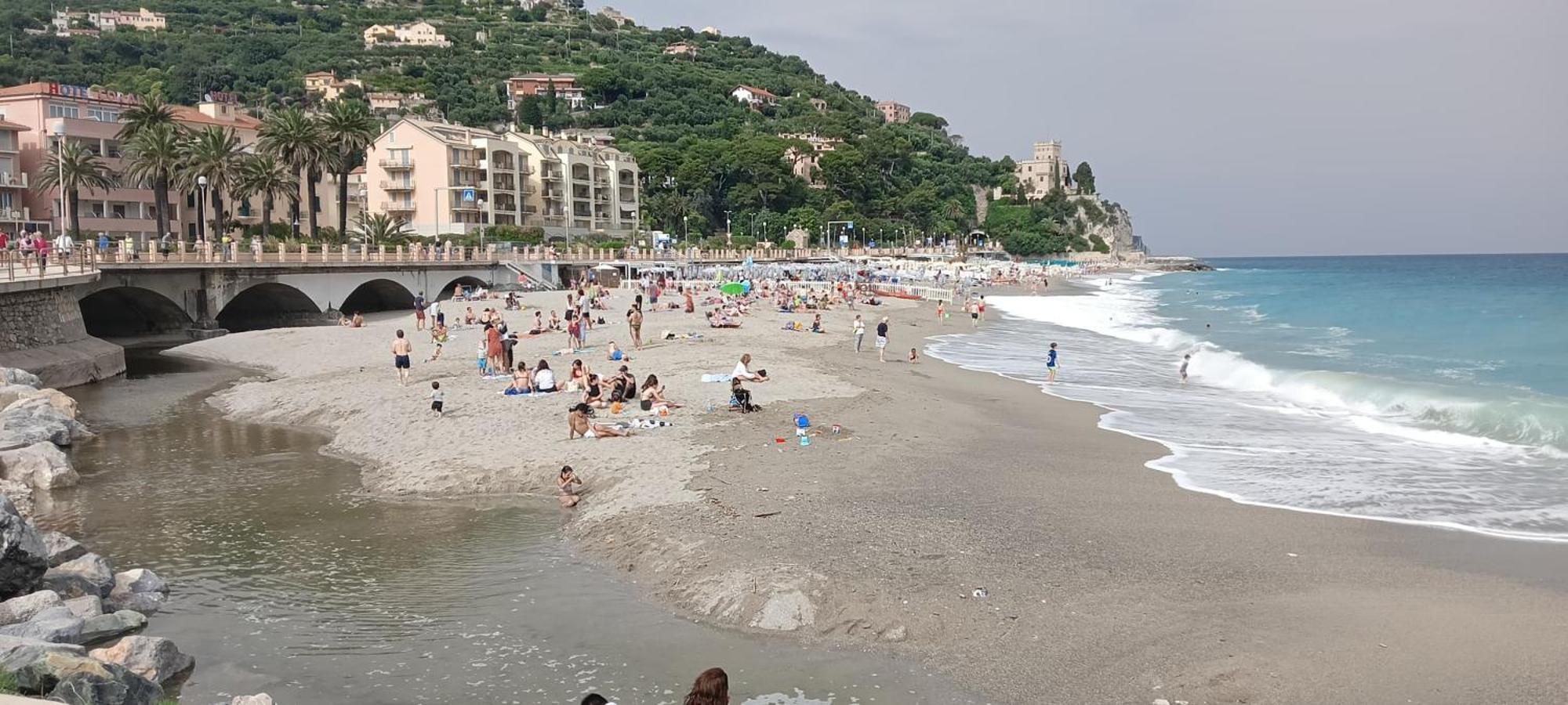 Piccolo Hotel Holiday Center Finale Ligure Exterior foto